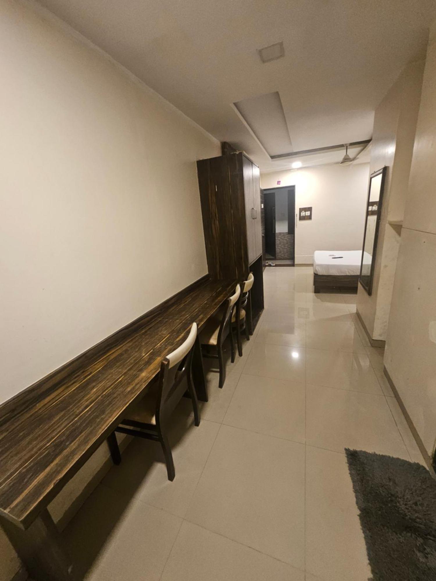 Prime Addore Palacee - Near Airport , Visa Consultant , Jio World Convention Centre Bkc Hotel Bombay