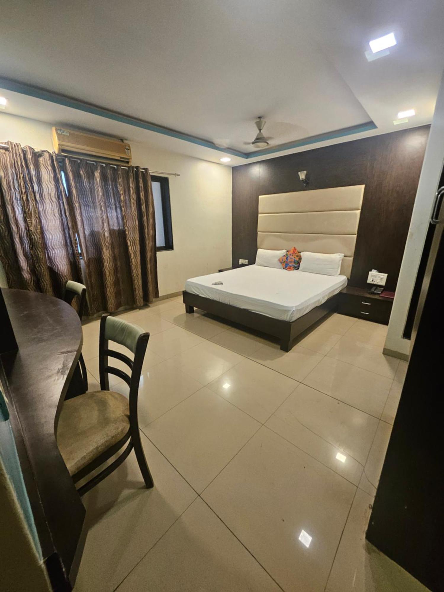 Hotel Prime Addore Palacee - Near Airport , Visa Consultant , Jio World Convention Centre Bkc Bombay