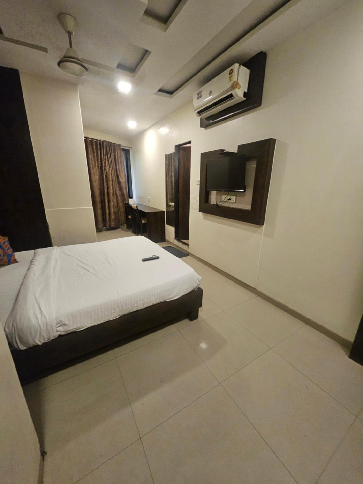 Prime Addore Palacee - Near Airport , Visa Consultant , Jio World Convention Centre Bkc Hotel Bombay