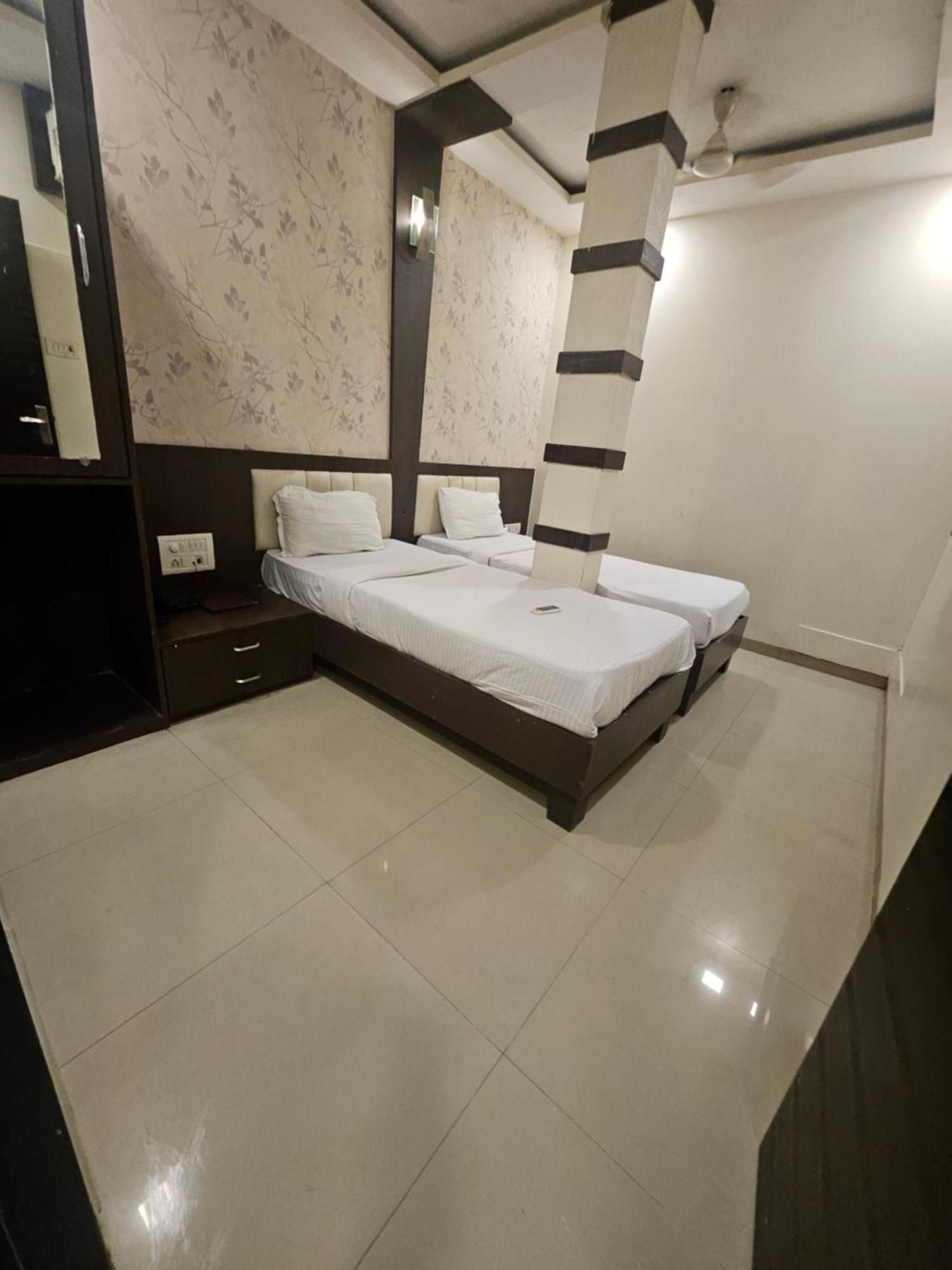 Hotel Prime Addore Palacee - Near Airport , Visa Consultant , Jio World Convention Centre Bkc Bombay