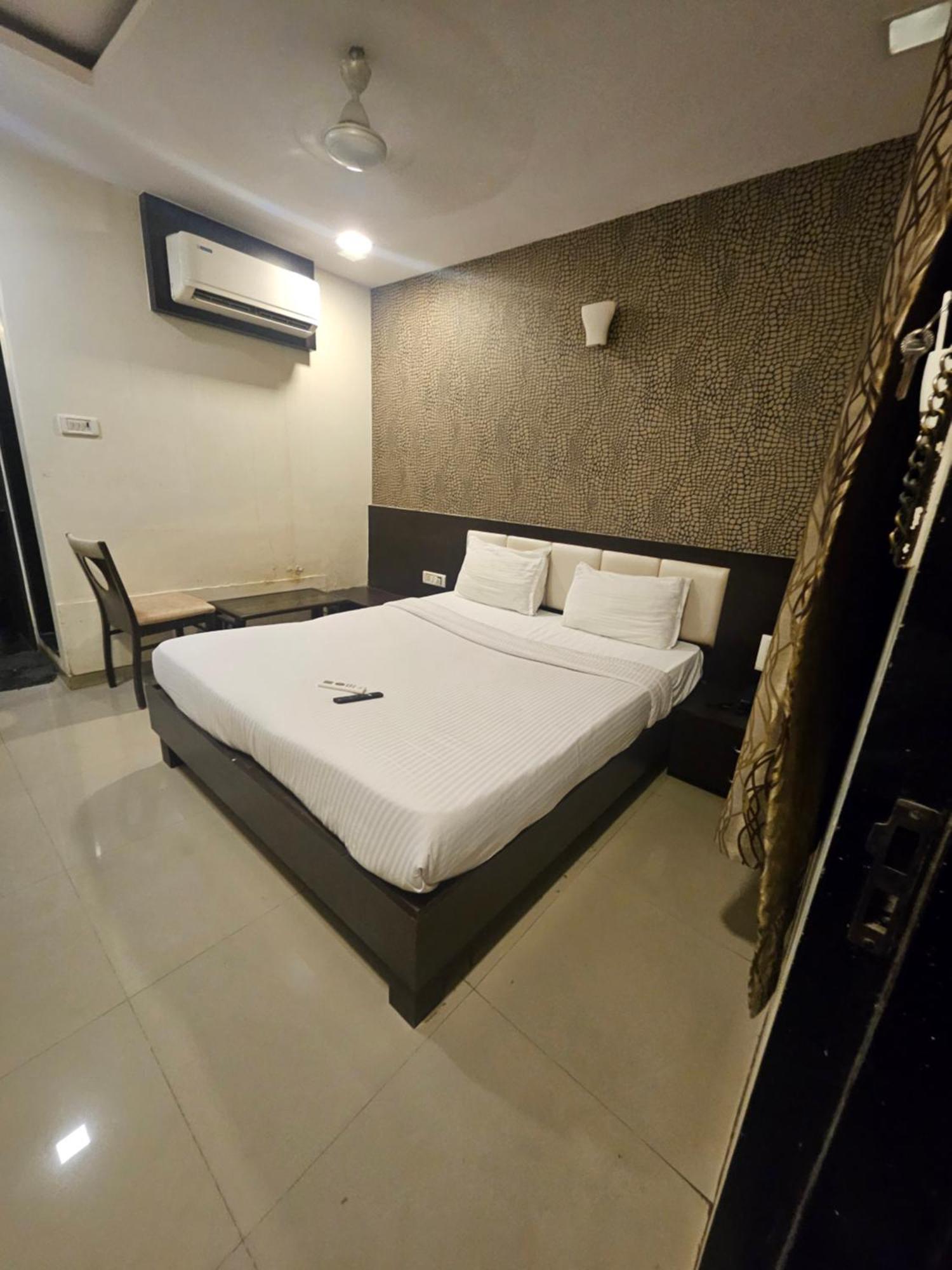 Prime Addore Palacee - Near Airport , Visa Consultant , Jio World Convention Centre Bkc Bombay